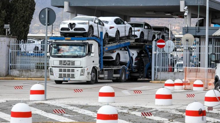 Автомобилски фабрики ги ангажираат работниците да возат камиони - Automedia