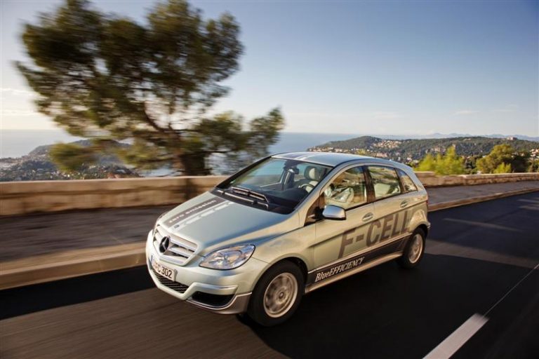 300.000 километри без прекин: Рекорд за Mercedes со погон на водород