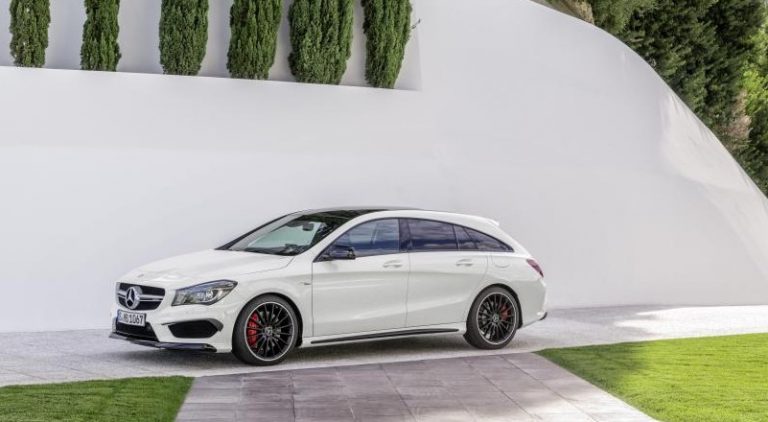 Mercedes CLA Shooting Brake во салонот на Мак Аутостар