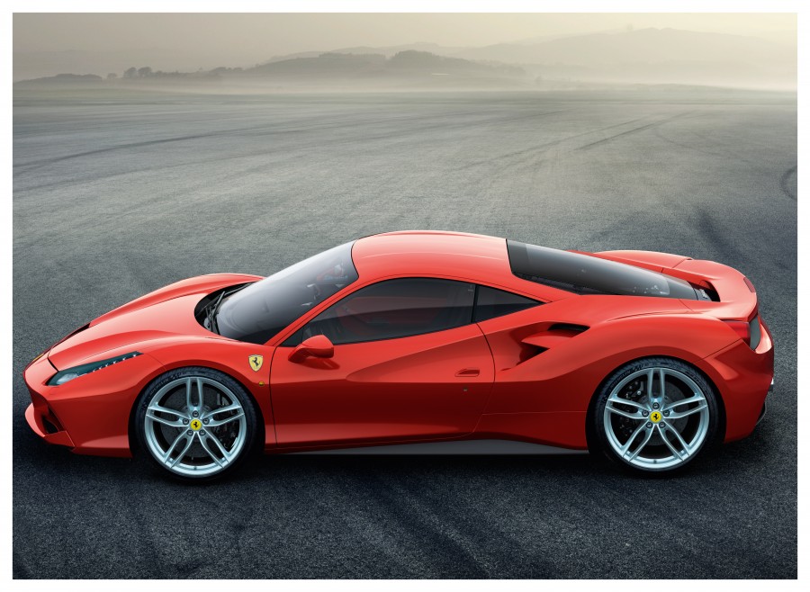 Дизајнот на страничните канали за воздух е во стил на оригиналниот Ferrari 308 GTB од пред 40 години