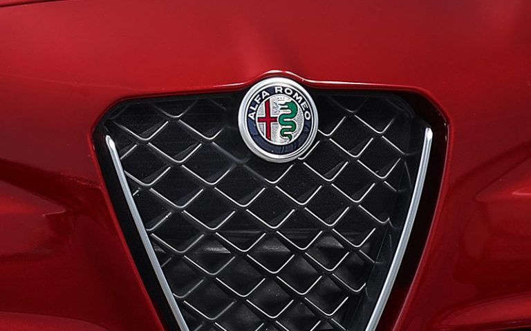 Alfa Romeo има ново лого … и никој не го забележува