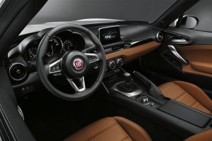 Најсуштинската разлика во кокпитот е замената на логото на Mazda со лого на Fiat