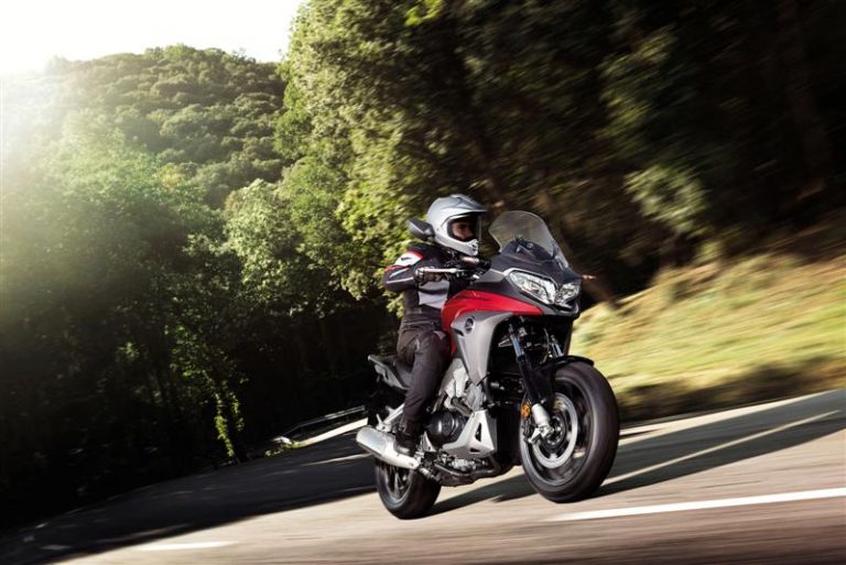 Honda го претстави новиот VFR 800 X Crossrunner