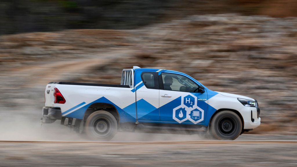 2024-toyota-hilux-fcev-prototyp