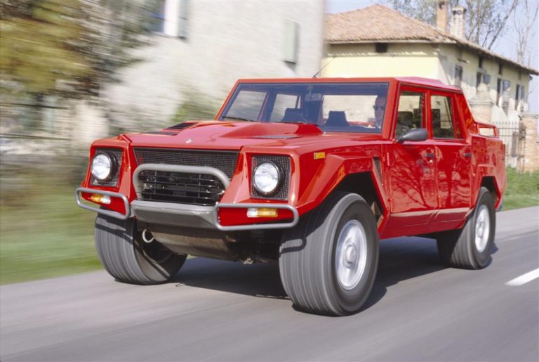 Кој е LM002, првиот супертеренец на Lamborghini?
