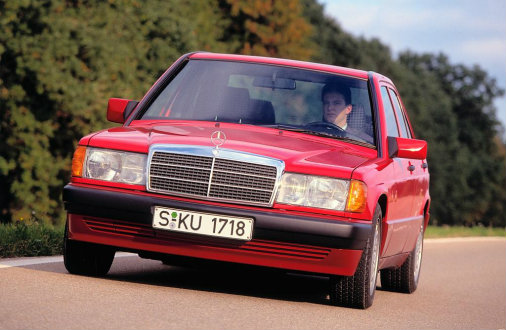 Mercedes 190: Стариот Беби-Бенц е шампион во издржливост