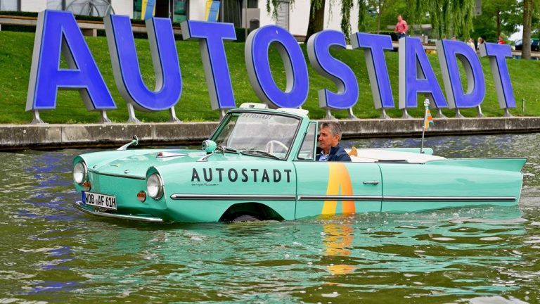 Некои автомобили пливаат: Amphicar 770 е првиот амфибиски автомобил
