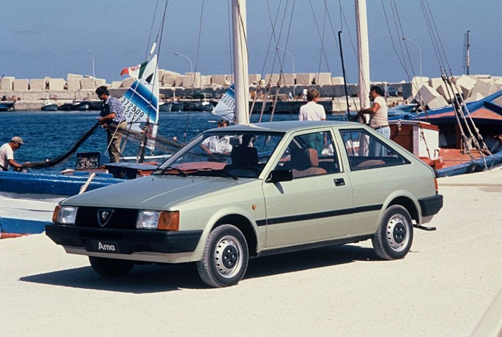 Alfa Arna е најголемиот дебакл на италијанската автоиндустрија. Моделот требаше да комбинира италијански стил и јапонска техника, но излезе обратно