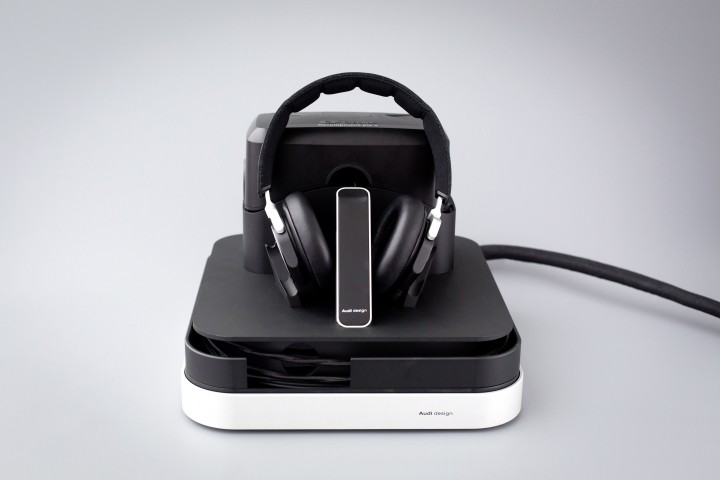 Со очилата за виртуелна реалност одат и слушалки зо врвен квалитет од Bang & Olufsen, за слушање на звукот од 14-каналното озвучување на Audi A8, на пример