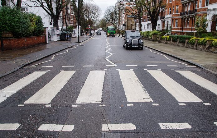 Abbey_Road_zebra_crossing,_24-11-2015