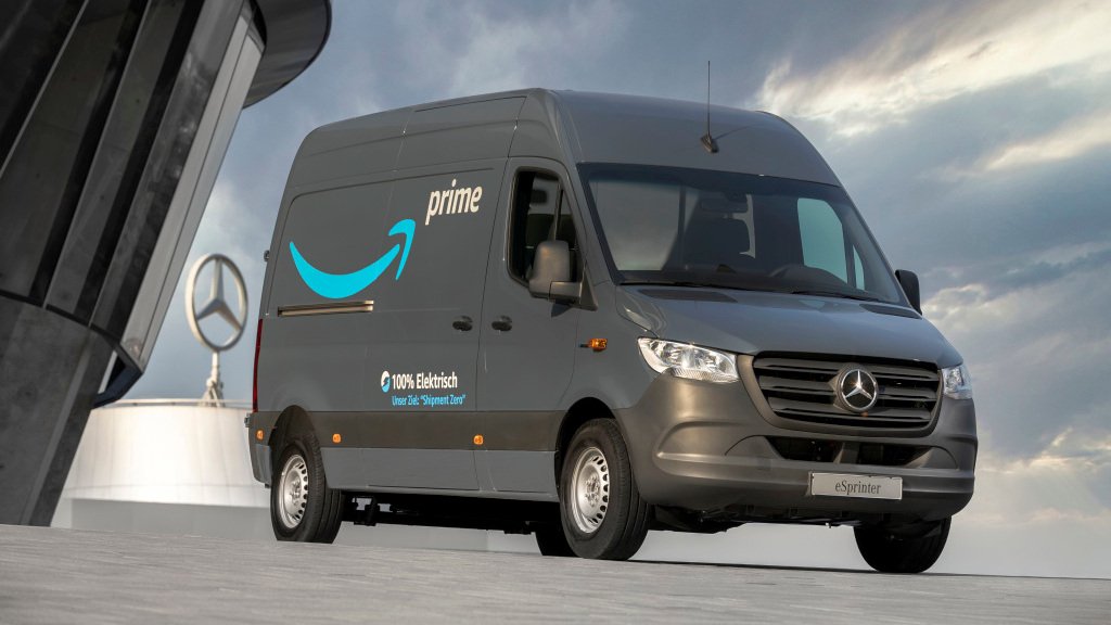 Amazon нарача 1.800 електрични комбиња од Mercedes Amazon нарача 1.800 електрични комбиња од Mercedes