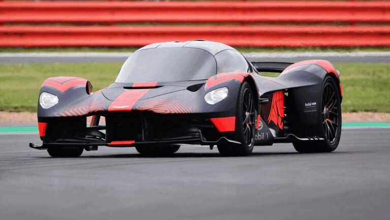 Aston Martin Valkyrie Silvestone