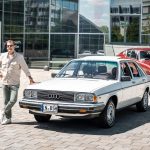Ауди 5000 С (Ц2), 1981 година, со оригиналната црвена кожа, еден од два примероци со ваква комбинација на бои (вториот е во Бразил)