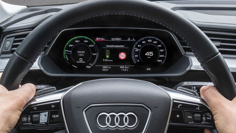 Audi зелено светло Инголштат