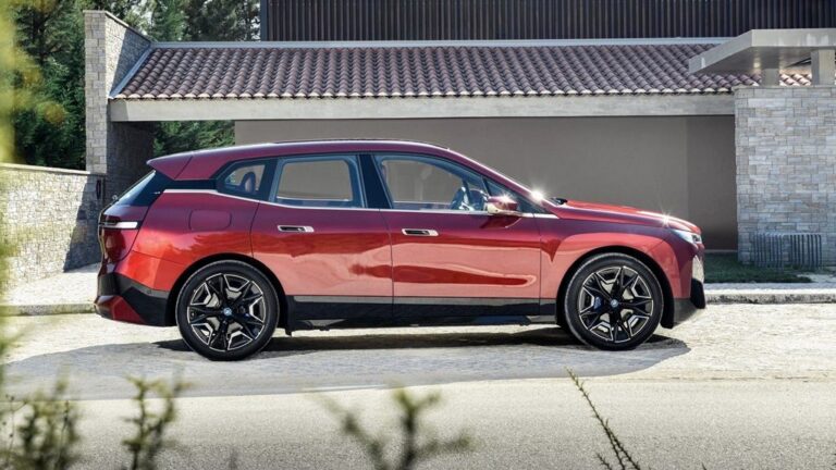 Електричниот BMW iX чини исто колку дизел X5