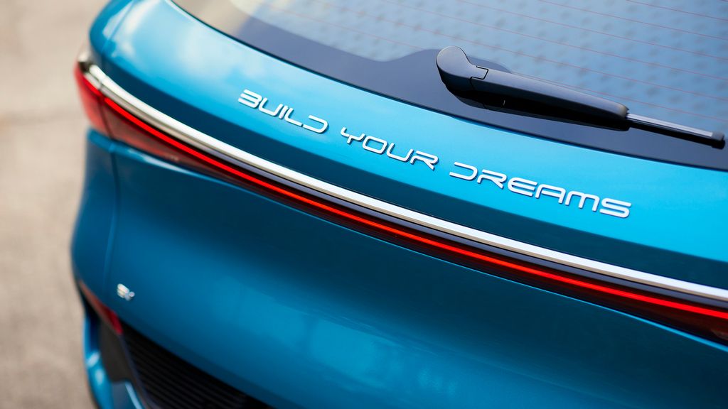 BYD ATTO3 Βuild Your Dreams natpis