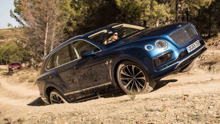 Bentley произведе 20.000 примероци од СУВ-моделот Bentayga
