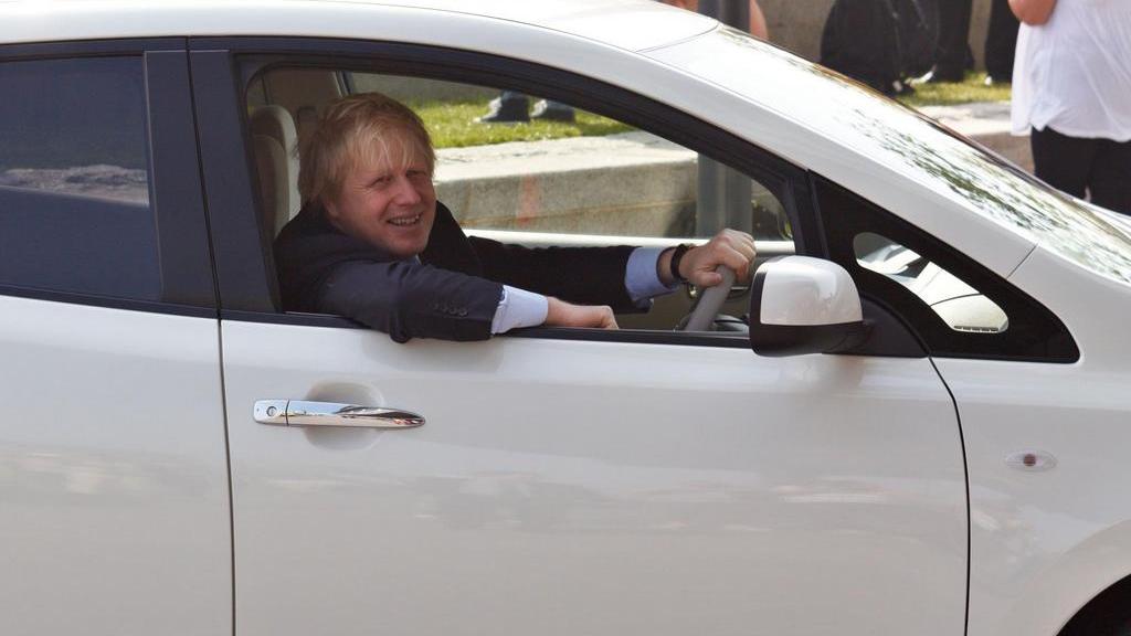 Boris Johnson - vo avtomobil Британците попрво ќе купат кола од принц Чарлс отколку од Борис Џонсон