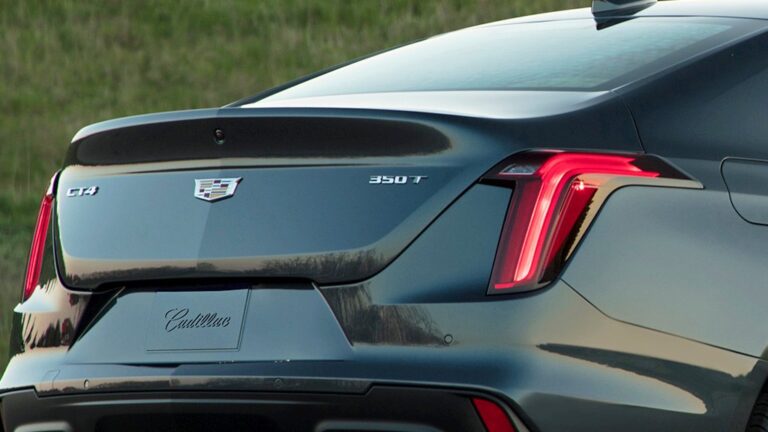 Cadillac испорачал 1.000 возила со погрешна ознака
