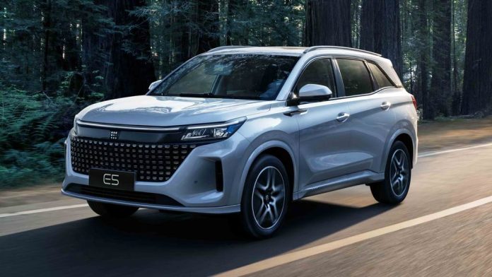DFSK E5 приклучен хибрид