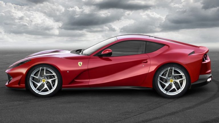 Ferrari 812 Superfast: Коњот од Маранело беснее и на 70 години