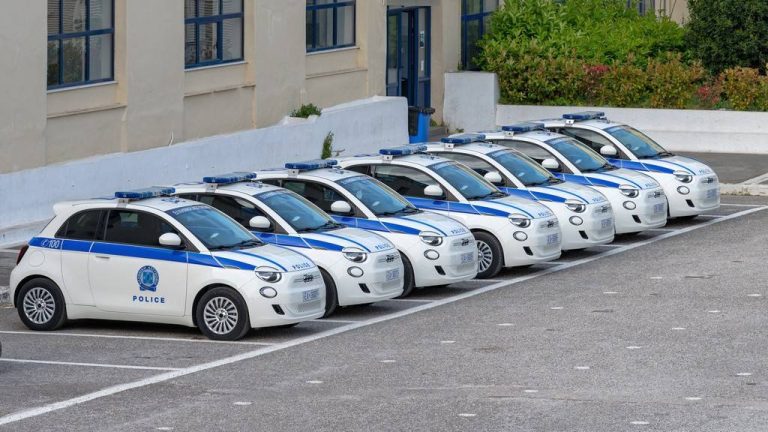 Грчката полиција доби донација од 10 електрични Фиат 500