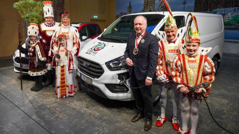 Ford возила карневал Келн