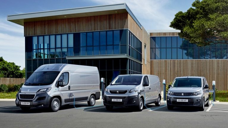 Три од три: Сите доставни модели на Peugeot возат на струја