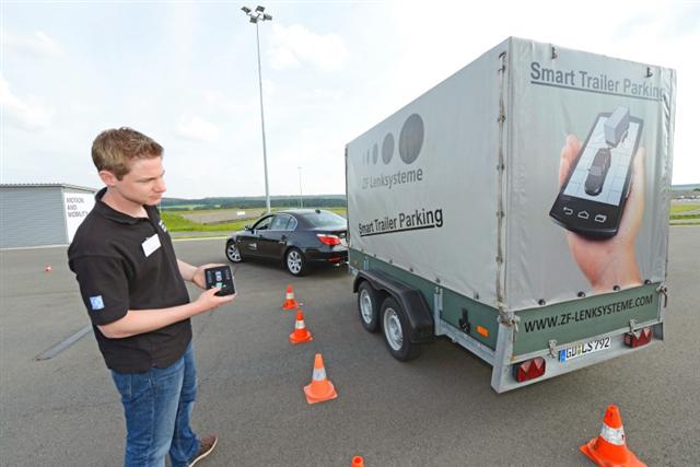 IAA13_17_Smart_Trailer_Parking_ZF_Lenksysteme_IMG_8