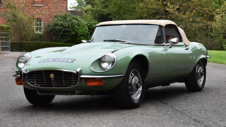 Овој Jaguar E-Type некогаш му припаѓаше на Кевин Киген