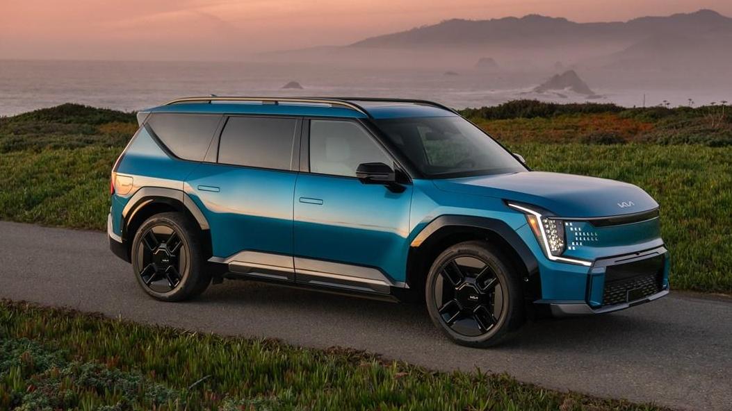 KIA EV9 sina vo priroden kadar