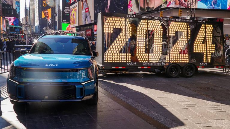 Киа ја донесе новата „2024“ на њујоршки Тајмс Сквер