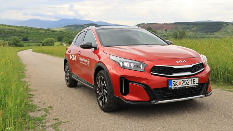 Тест · Kia XCeed Plug-in Hybrid · До петок на струја, за викенд на бензин