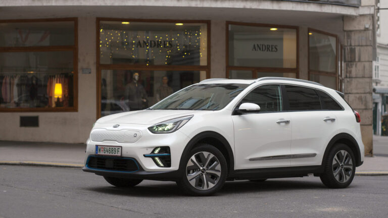 Kia e-Niro Сеул дава по 13.500 евра за такси-компаниите да купат електромобил