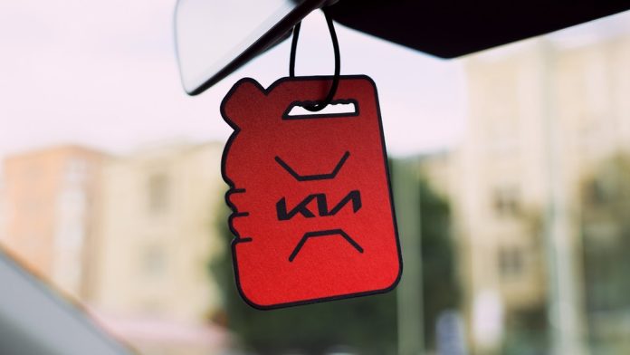 Kia освежувач за кабина со мирис на бензин
