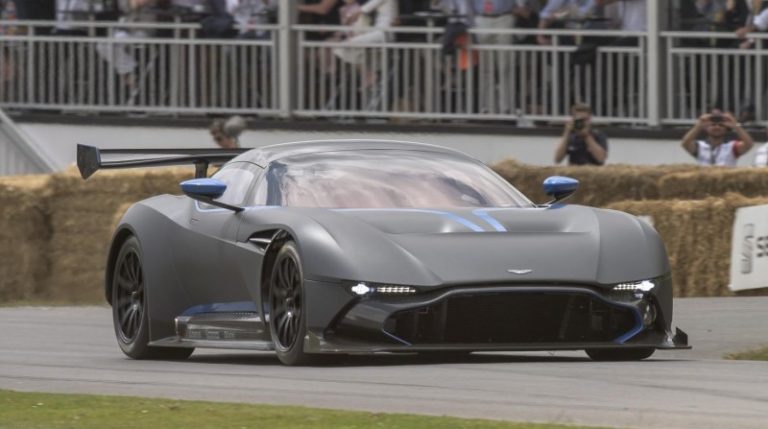 Aston Martin Vulcan со 800 КС првпат пред публика во Гудвуд