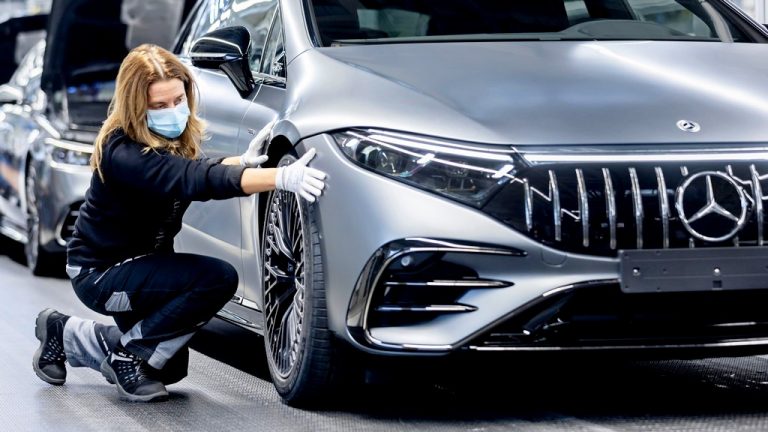 AMG го произведе својот прв електричен автомобил EQS 53