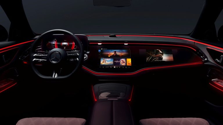 Авто-кино добива нов смисол со Мерцедес и Сони