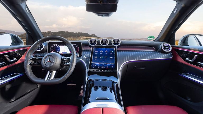 Ценовникот на Mercedes-Benz GLC на 86 страници: Од проѕирна хауба до вклучување на печката дома