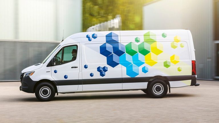 Mercedes-Benz eSprinter: 400 километри на струја, полни за 42 минути
