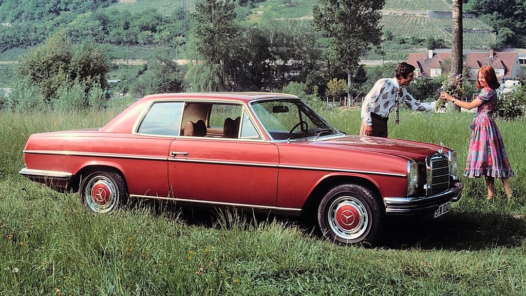 Mercedes C 114 Mercedes E-Class со две врати: Историјата на купеата и кабриолетите
