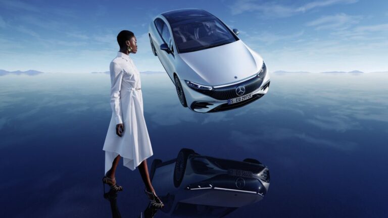 Рекламата за Mercedes EQS порачува: Ова е за тебе, свету