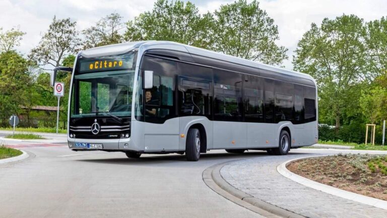 Mercedes испорачува автобуси со батерија со цврст електролит