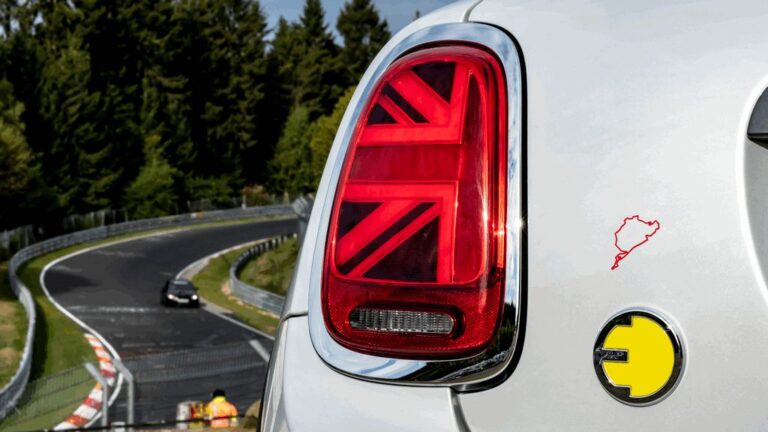 Mini Cooper SE Green Mode Green Hell