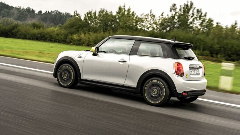 Mini Cooper SE pat do IAA