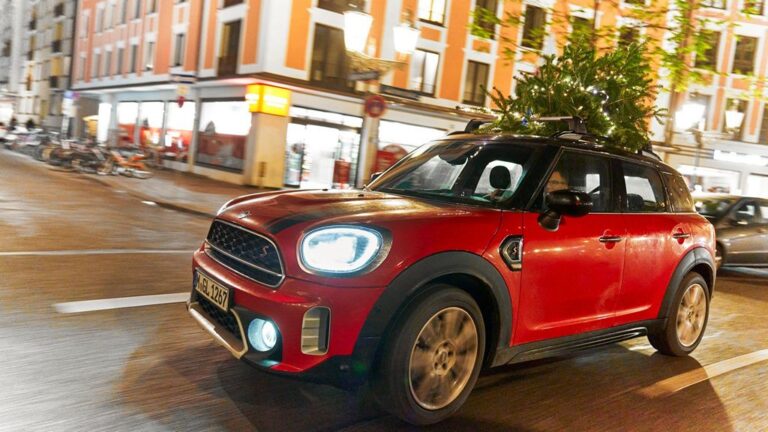 Со Mini Countryman на пат по најдобрата новогодишна елка
