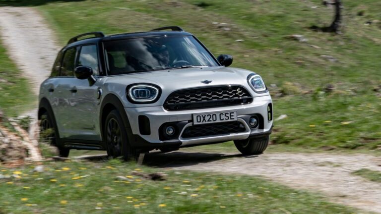 Mini Countryman со свеж изглед, техниката поддотерана