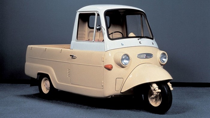 Mitsubishi Pickup Istorija 1