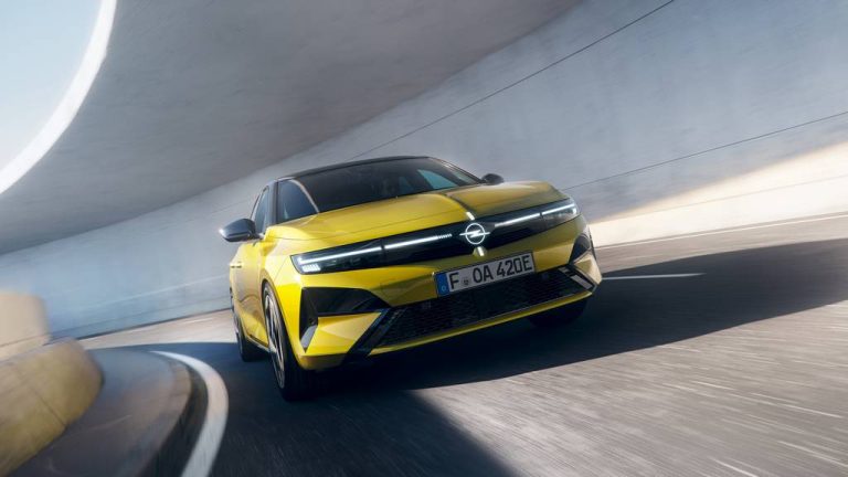 БЛЕСКА ВО НОВ ДИЗАЈН: OPEL ГИ ПРЕТСТАВУВА НОВИТЕ OPEL ASTRA И ASTRA SPORTS TOURER