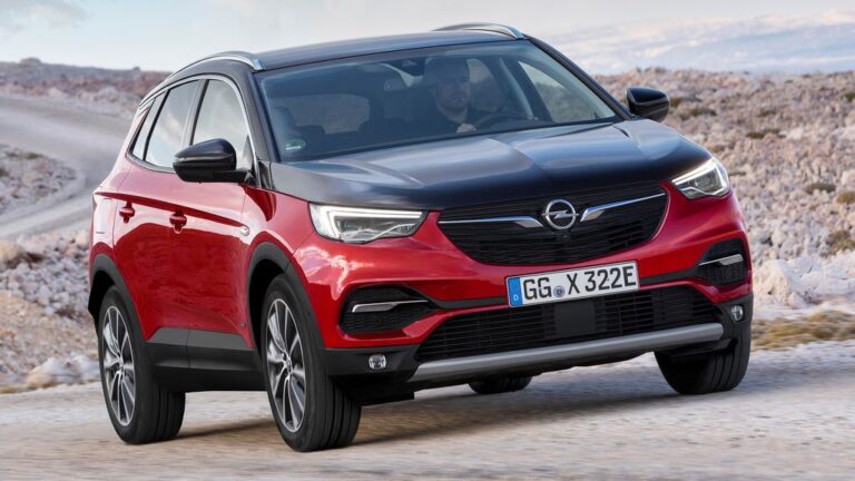Opel Grandland X со три „мотори“ и 300 КС